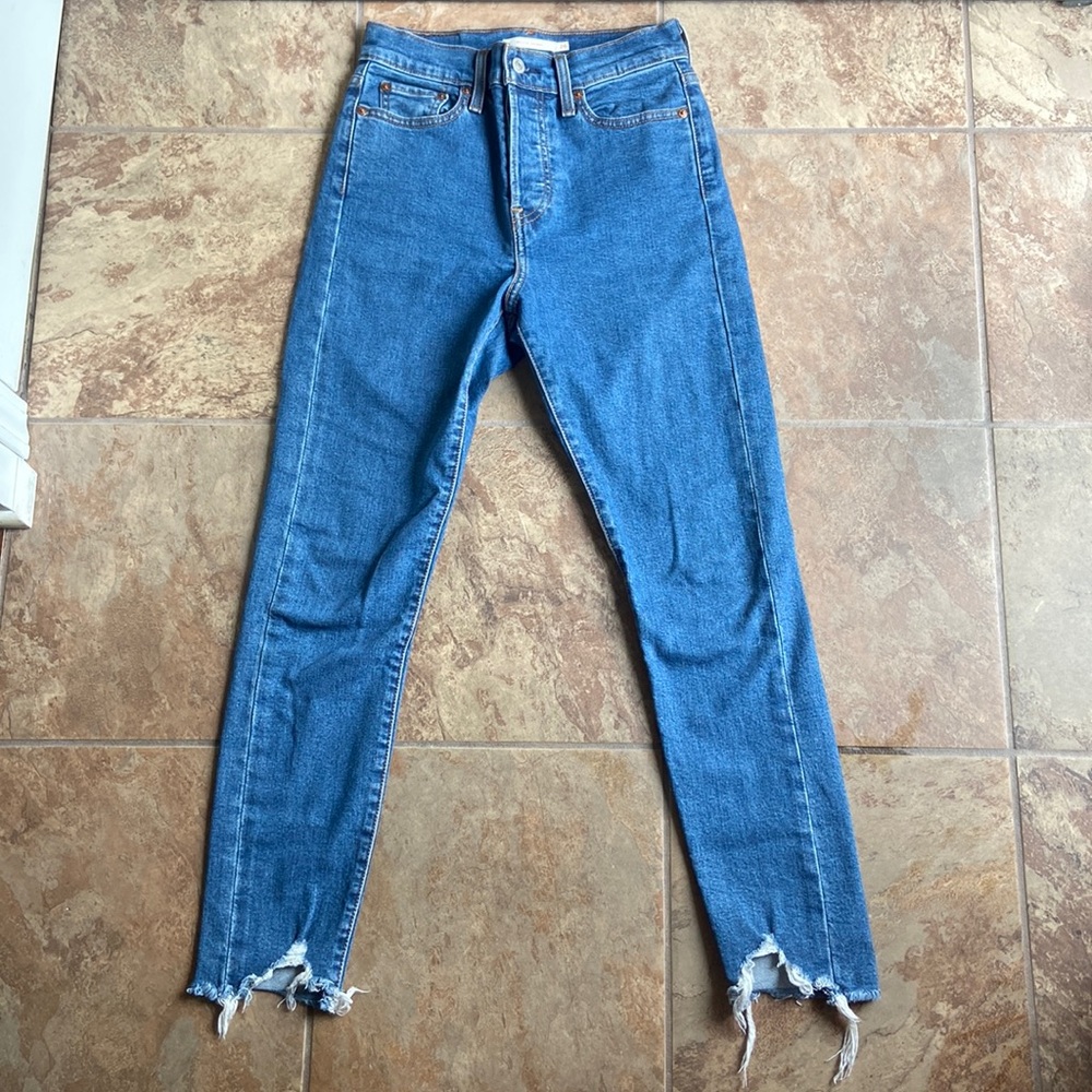 Levi's Wedgie Skinny Leg Fray Hem Button Fly Distressed Jeans Size 26